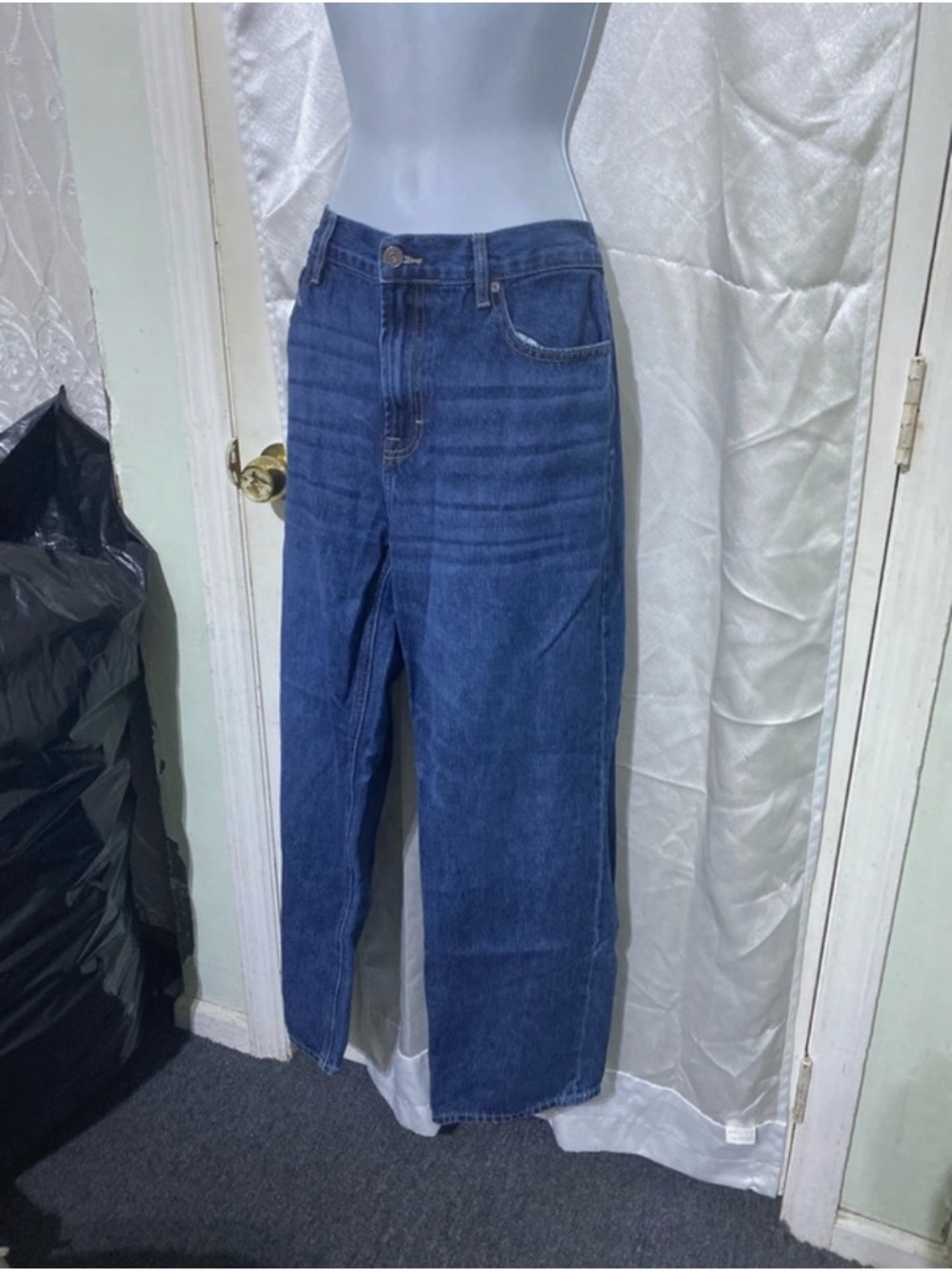 Classic High-Waist Straight Leg Blue Jeans